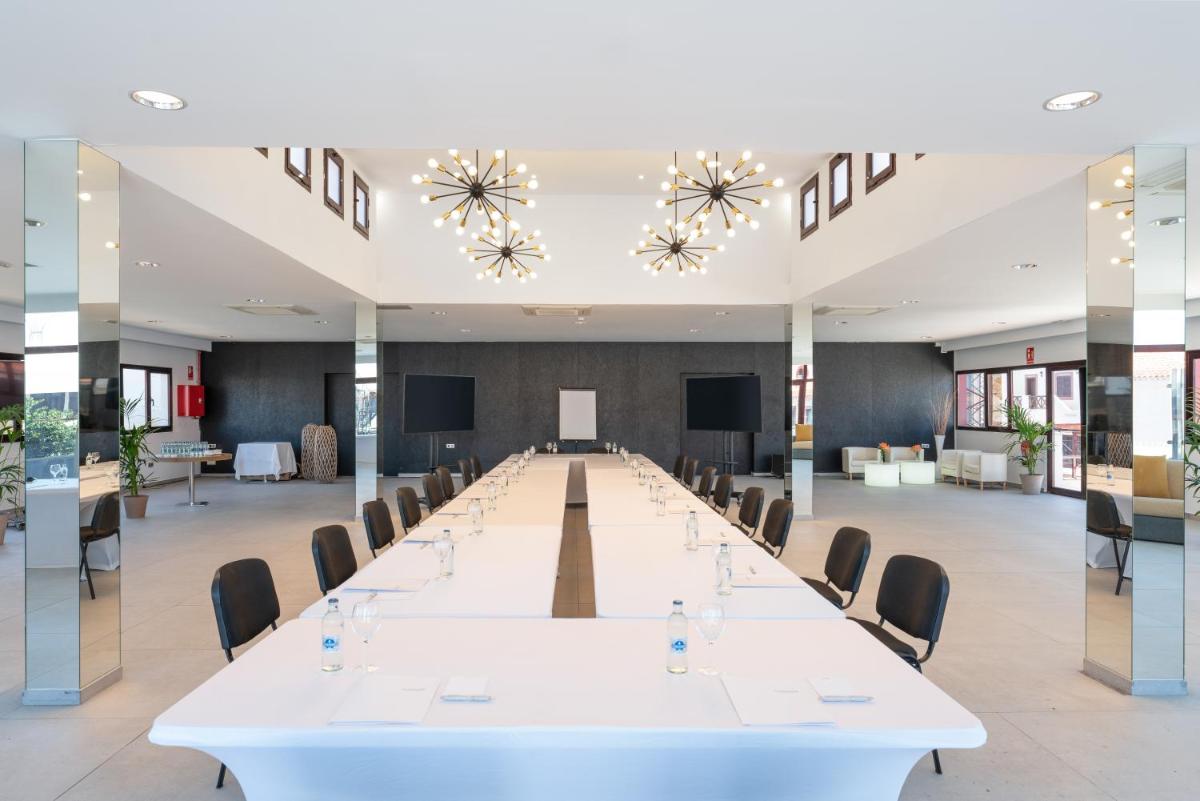 Zona business o sala de conferencias en Occidental Roca Negra - Adults Only