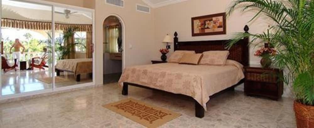 Villa Leon - Lifestyle Holidays - 6 Bedroom Villas - All Inclusive Fee Manadatory - 3 night Minimum - Housity