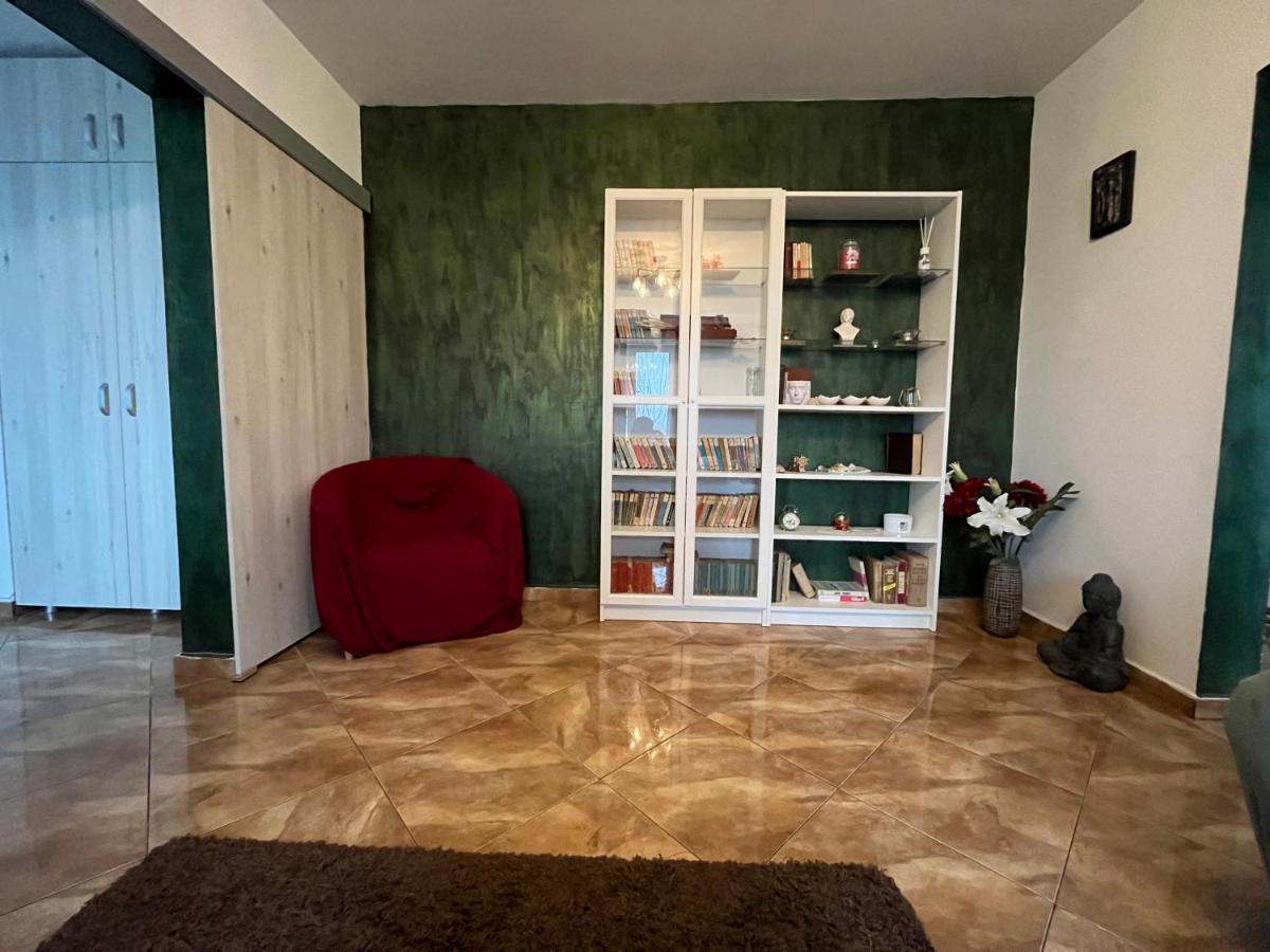 Casa carților - House of book’s - Housity
