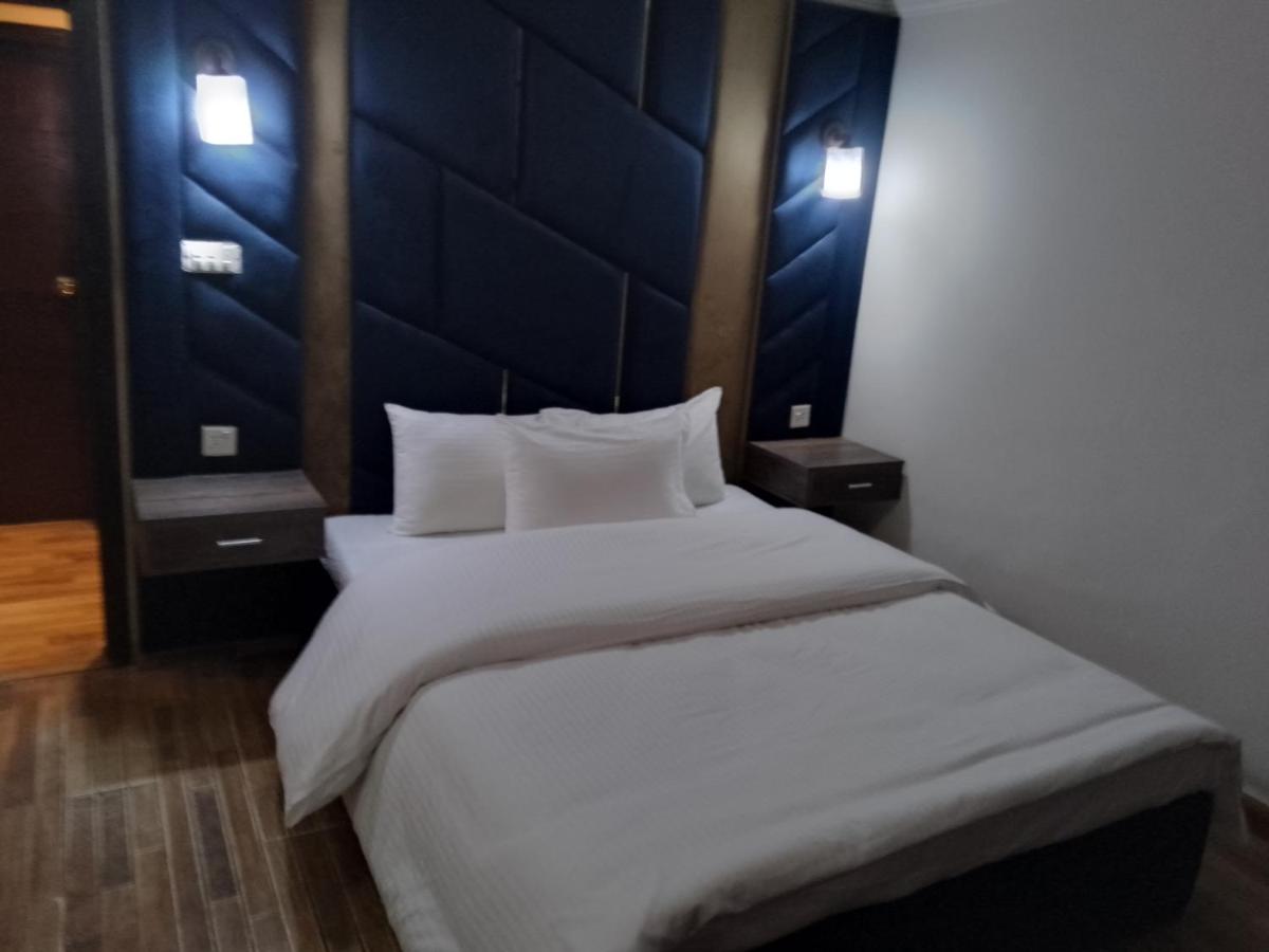 Grand Heights Hotel - Housity