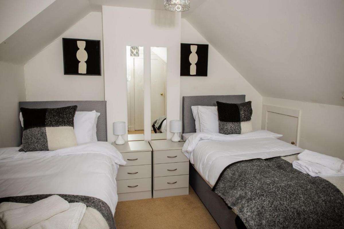 Tower Square House - Housity