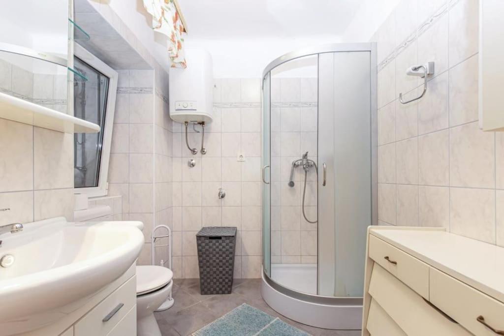Family house with pool and view, dogs welcome - Housity