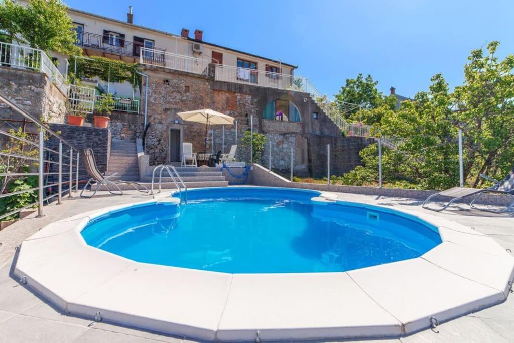 Family house with pool and view, dogs welcome - Housity
