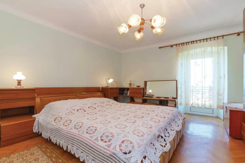 Family house with pool and view, dogs welcome - Housity