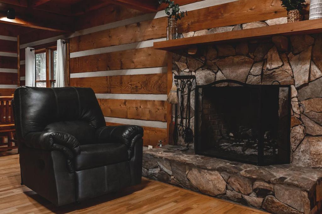Deer Run Cabin at 36 North - Hot Tub - Housity