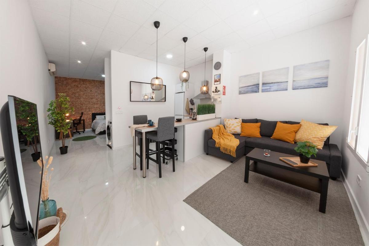 Digital Nomad Retreat 2 -Great Location Near Metro - Housity