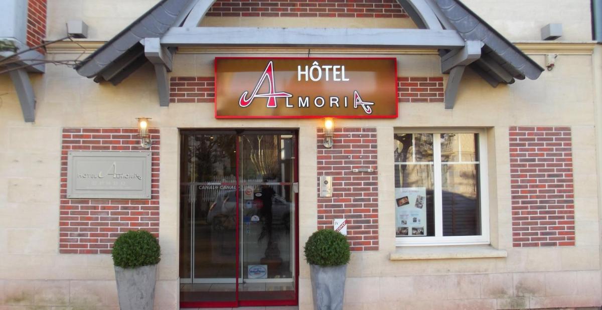 Façade ou entrée de l'établissement Almoria Hôtel & SPA