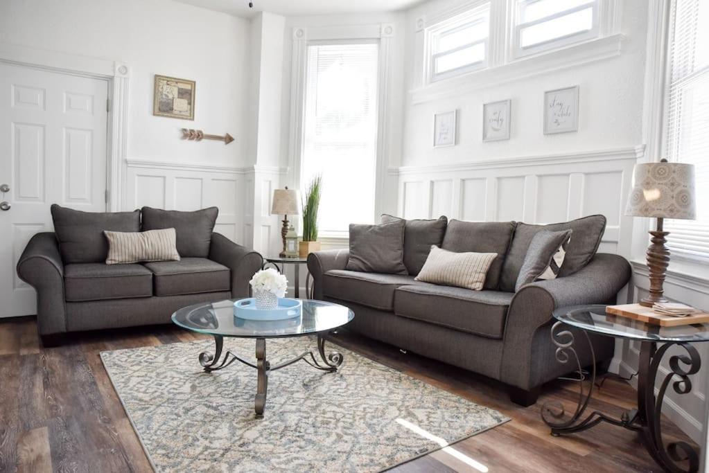 Perfect Pittsburgh Home Close To City & Airport - Housity