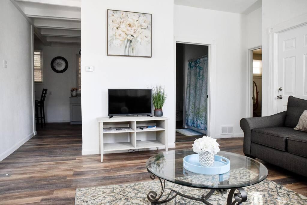 Perfect Pittsburgh Home Close To City & Airport - Housity