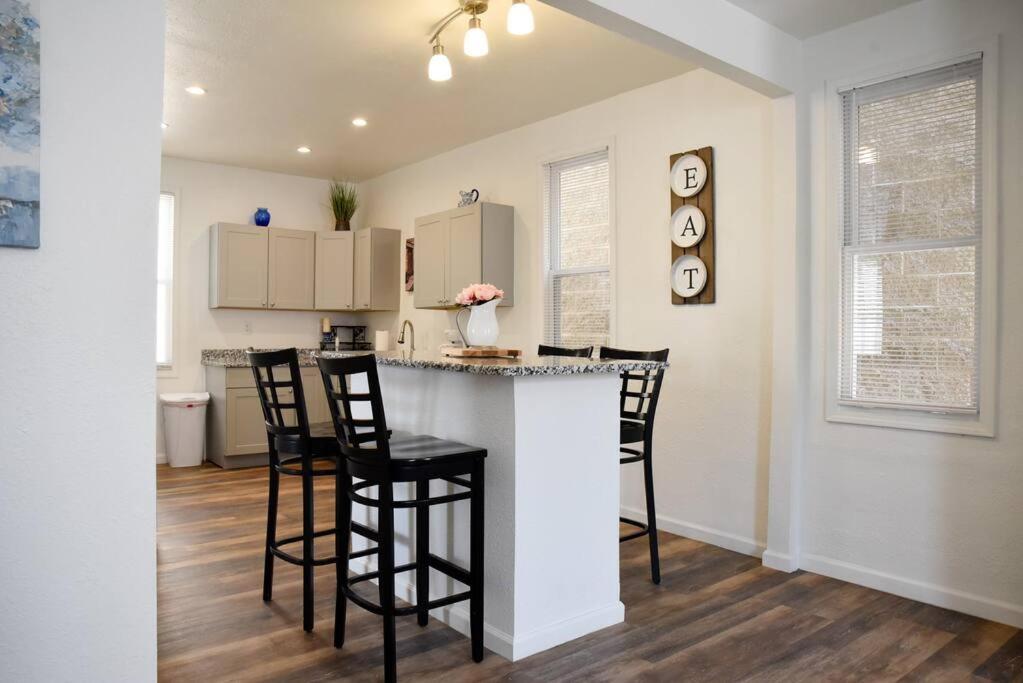 Stunning Big Home Near Downtown North Shore & More - Housity
