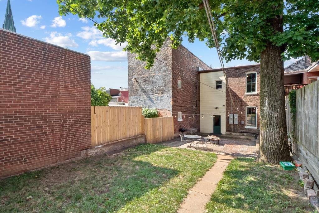 La Casa en Soulard ~ 5-Star Location ~ No Chores! - Housity