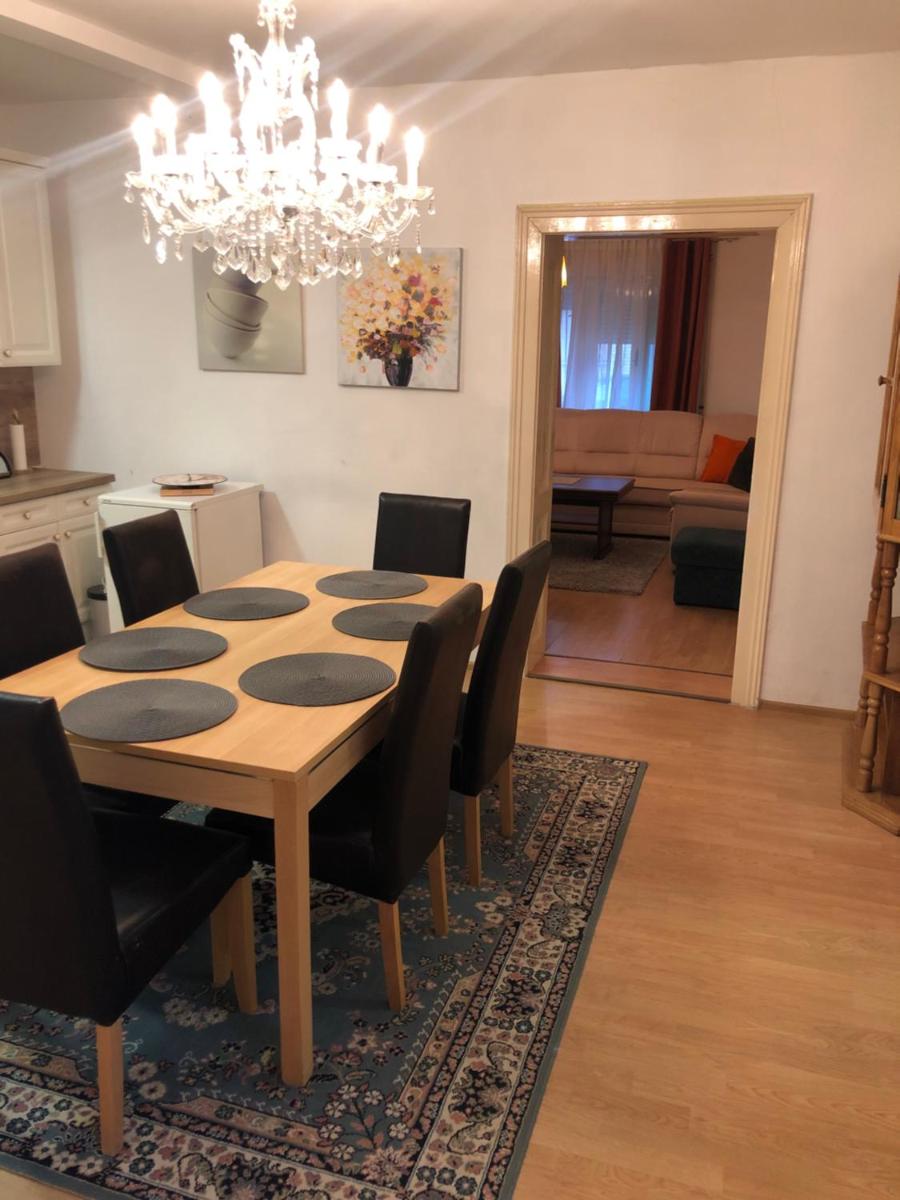 Saloon house - Housity
