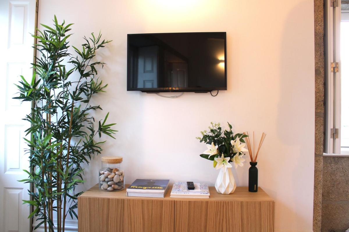 Living Aliados Mezzanine Flat W/ AC - Housity