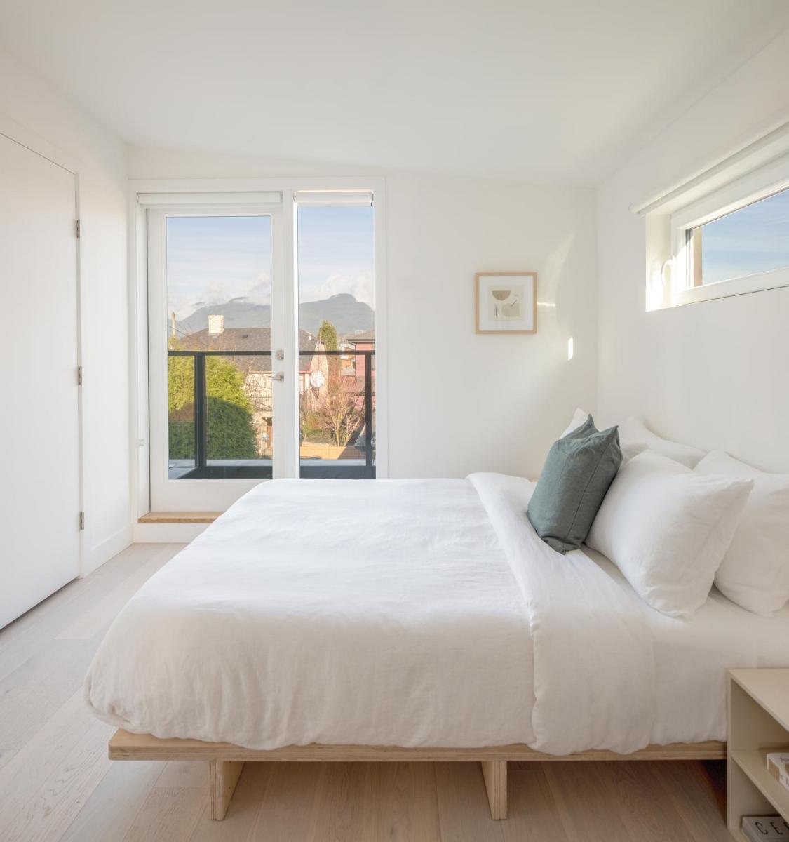 Lovely 2 Bedroom Guest House in East Vancouver - Housity