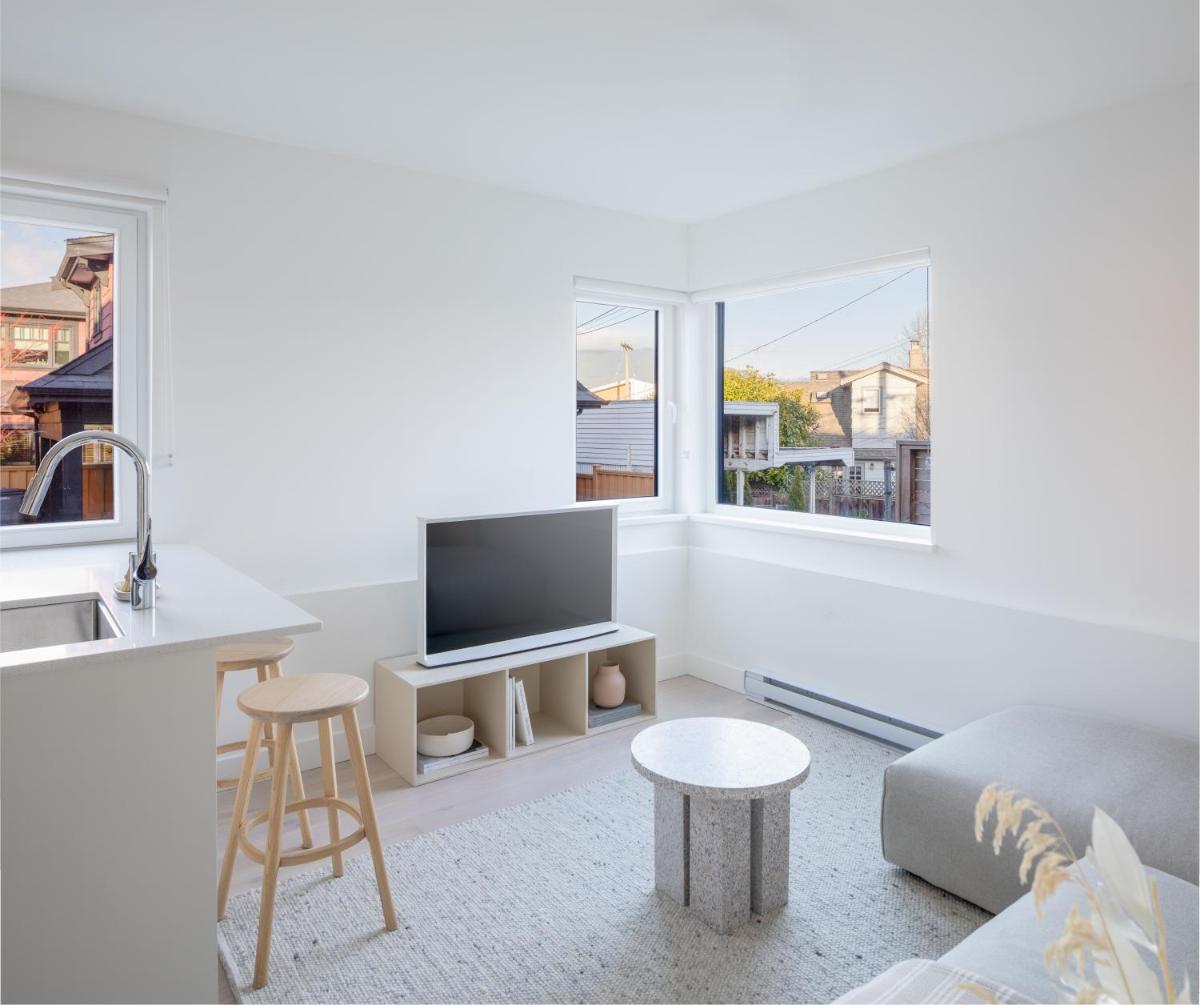 Lovely 2 Bedroom Guest House in East Vancouver - Housity