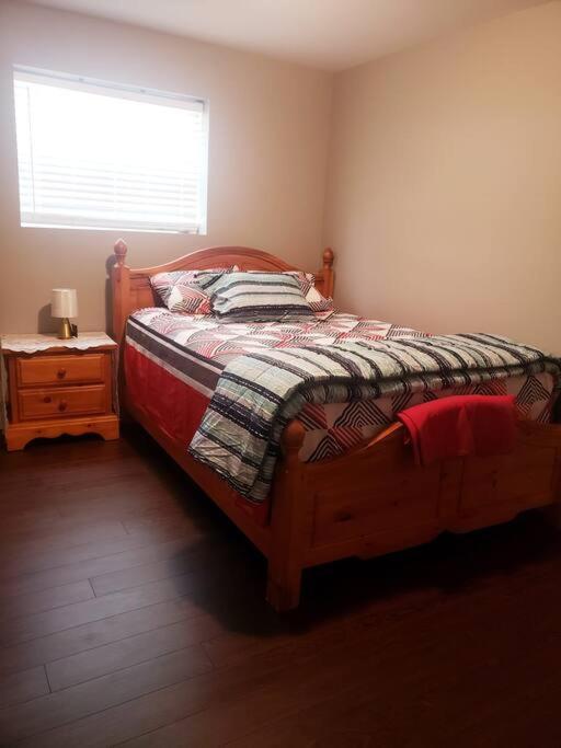 3 Bedroom basement unit with Free Parking , WiFi. - Housity