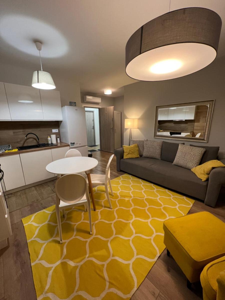 Krakowska yellow free parking 1 - Housity