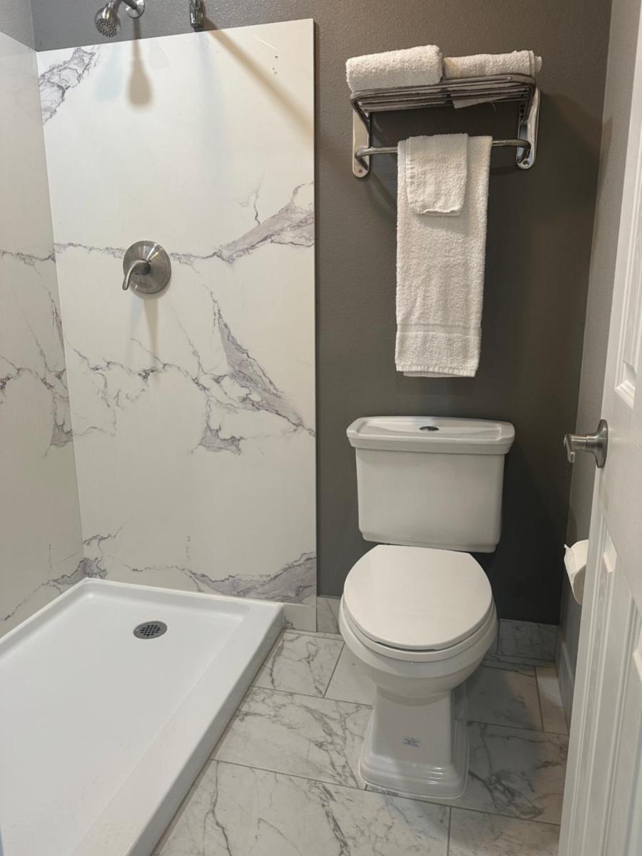 ROYAL MOTEL TRACY - Housity