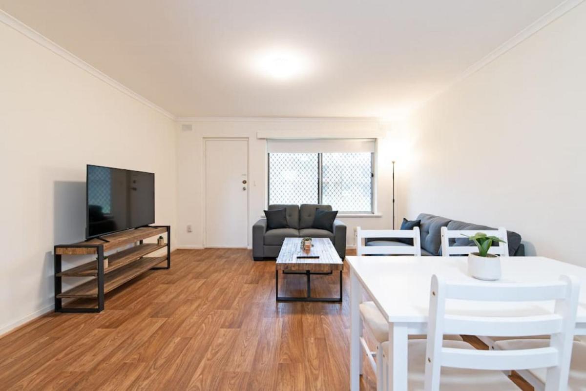 Suitetrails - Most affordable airbnb in town with free wine