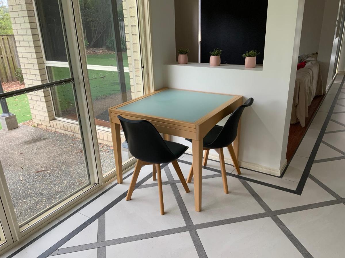 Shared house with other guests near shopping center and theme parks - Housity