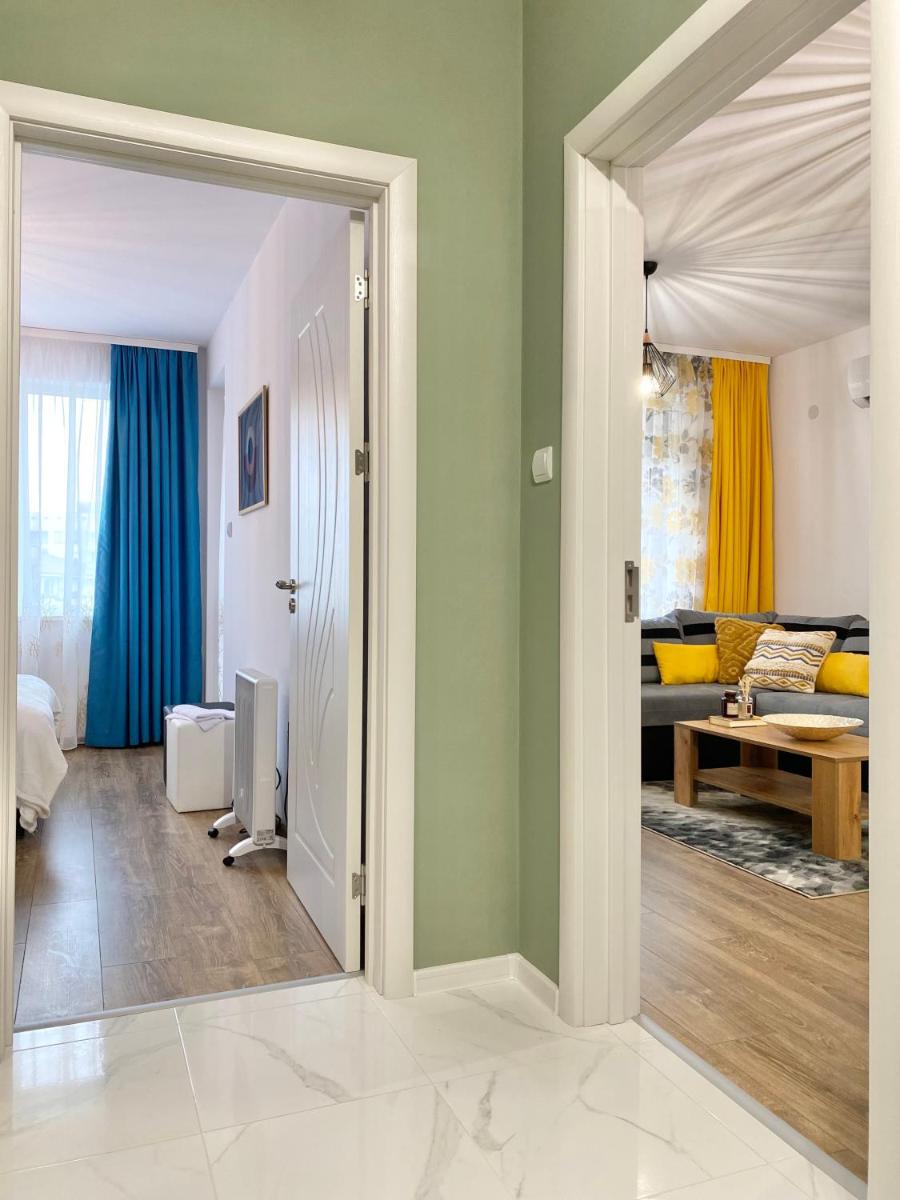 Art Apartment for 4 People Free Parking & Wifi - Housity