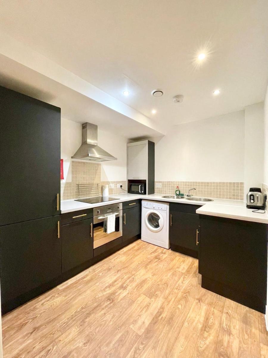Lovely 2 - bedroom condo in Manchester City centre - Hizvo