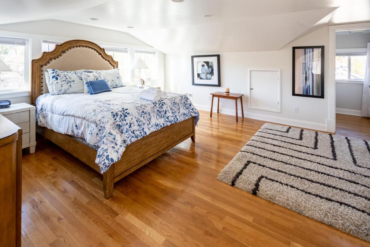 Contemporary 3-Bedroom Home with Balcony in RVA - Housity