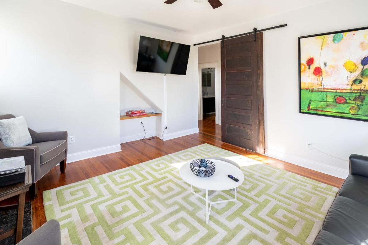 Contemporary 3-Bedroom Home with Balcony in RVA - Housity