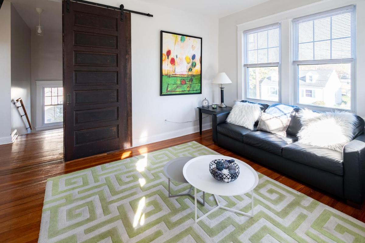 Contemporary 3-Bedroom Home with Balcony in RVA - Housity