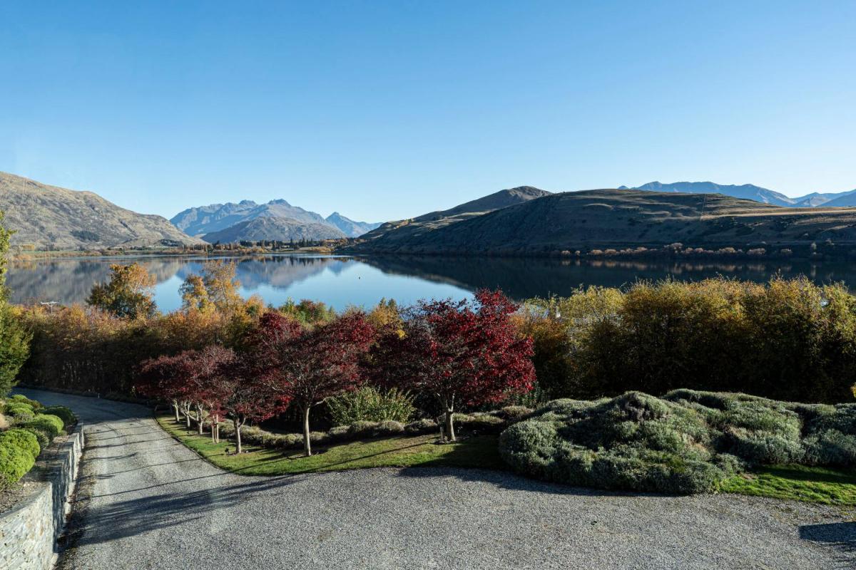 Designer Luxury on Lake Hayes - Housity