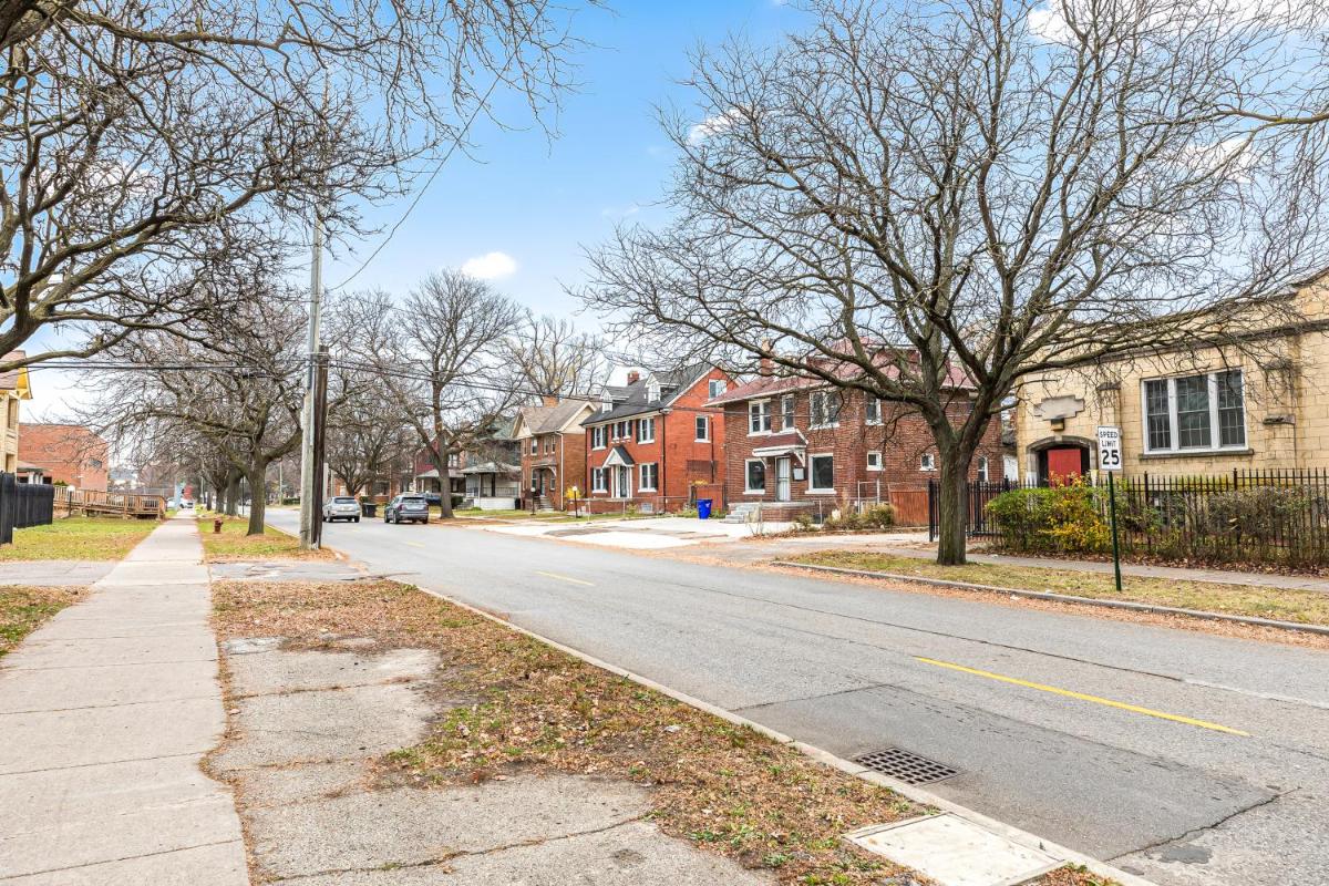 Stately Studio Apartment - Housity