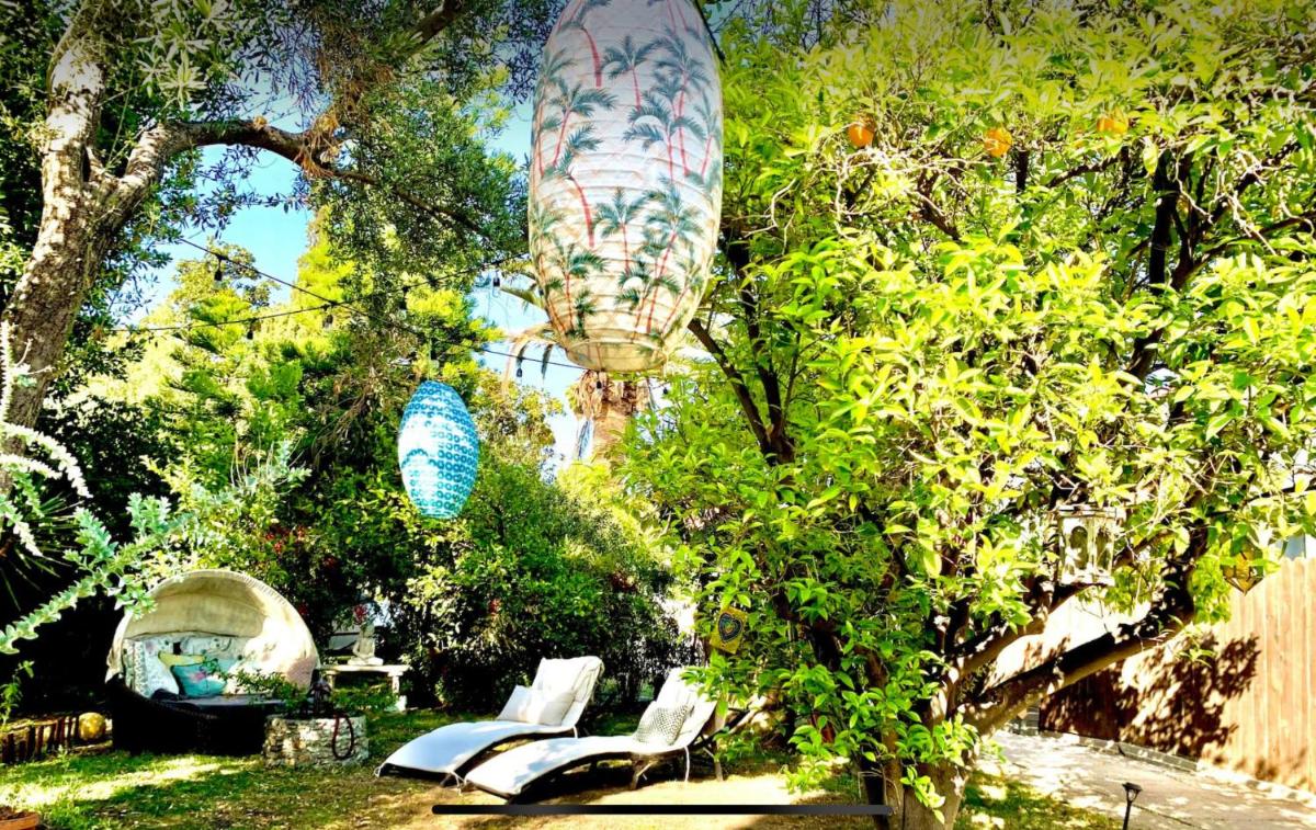 Romantic cottage with amazing garden - Housity