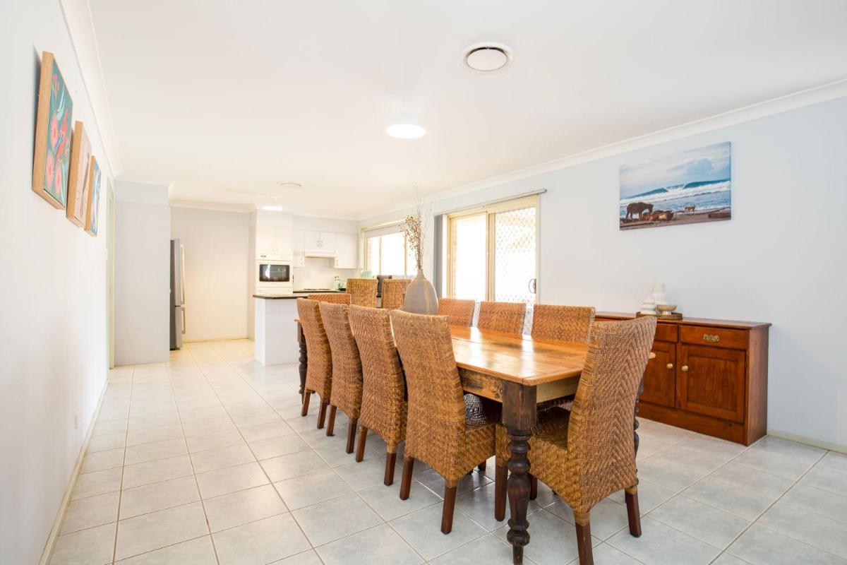 Wander Inn Pet Friendly 15 Mins Walk to Beach - Housity