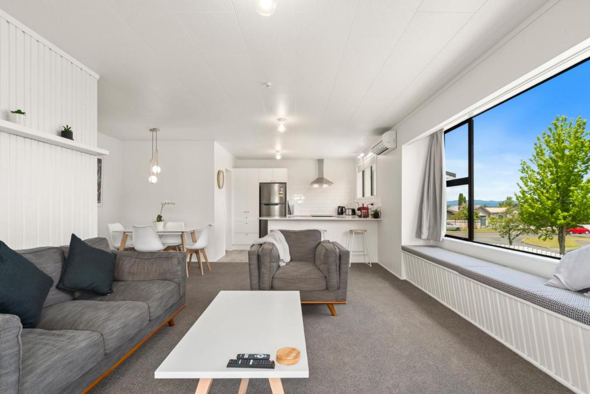 Garden Grove Gem - Lake Taupō Holiday Home - Housity