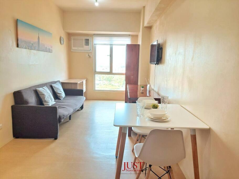 Heart of the City Centrio Tower 1BR Netflix Wifi - Housity