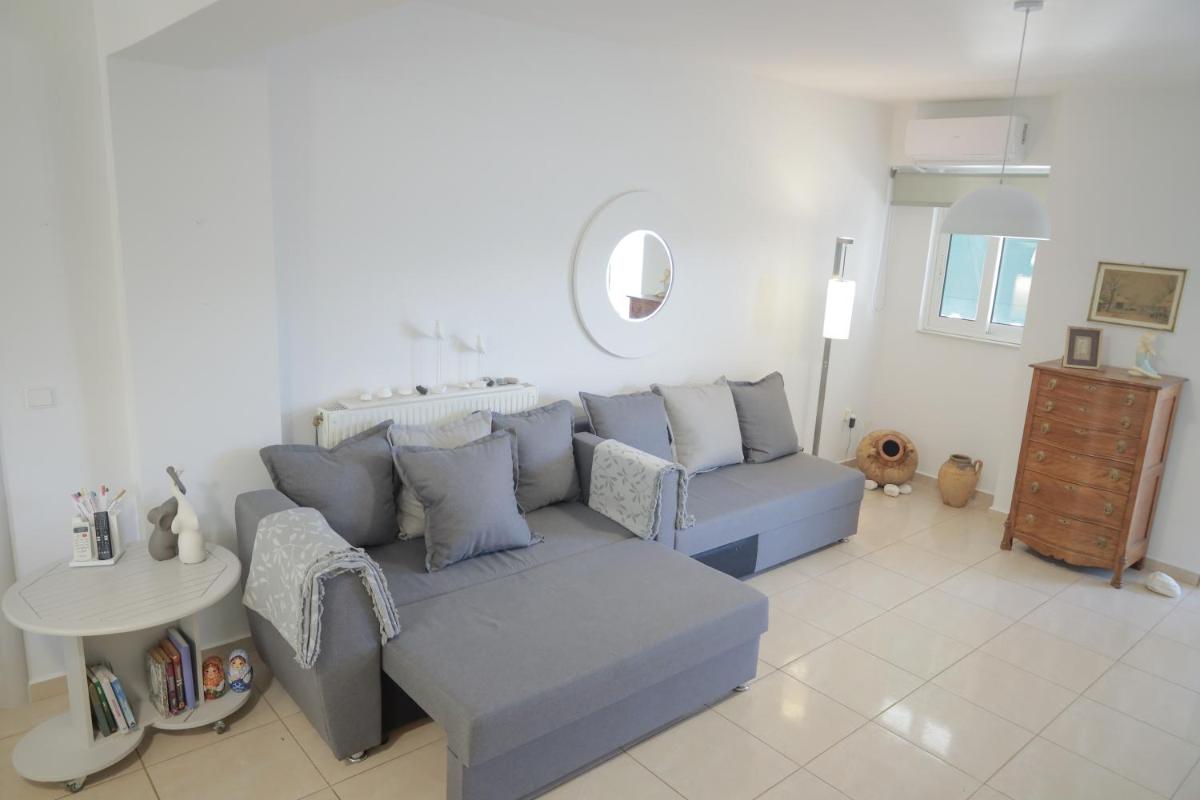 Beautiful Eleni 100 - Housity