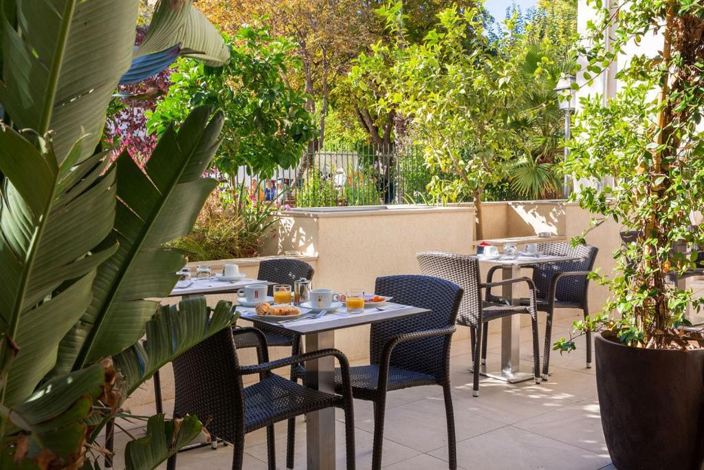 Jardin de l'établissement Best Western Hotel & SPA Coeur De Cassis