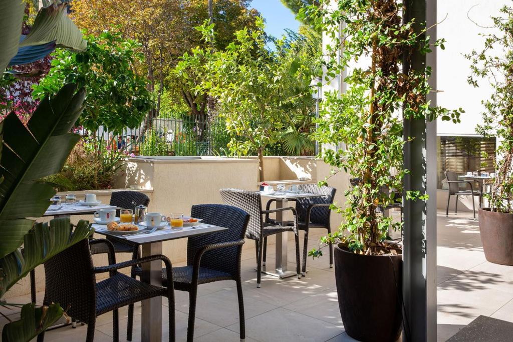 Jardin de l'établissement Best Western Hotel & SPA Coeur De Cassis