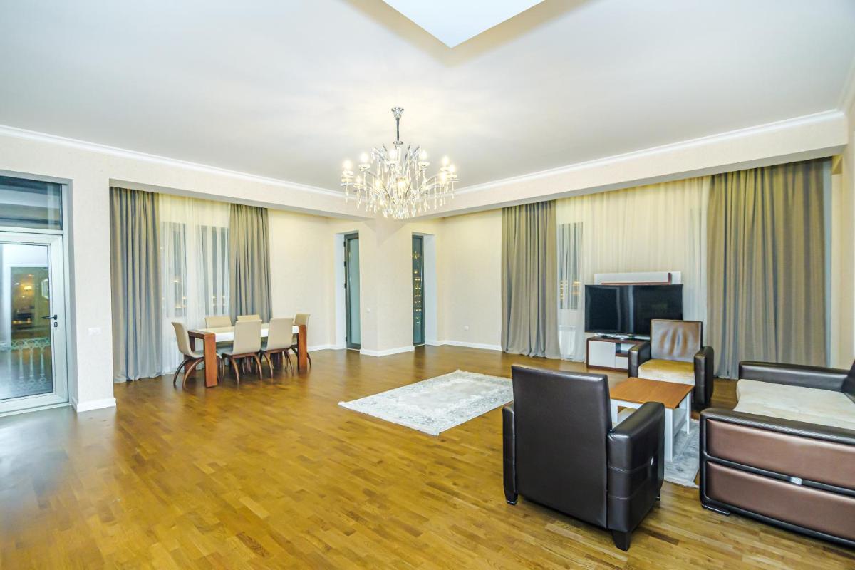 Suitetrails - VIP Apartment in Buta Palace