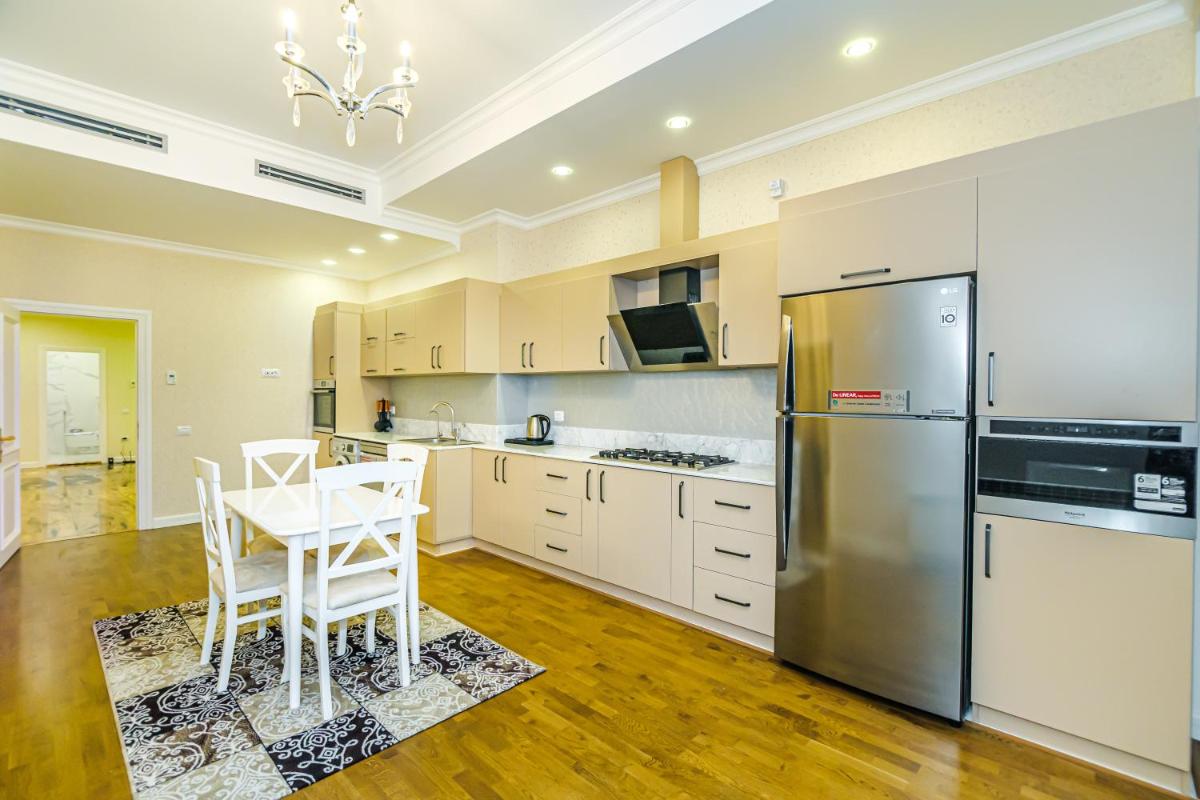 Suitetrails - VIP Apartment in Buta Palace