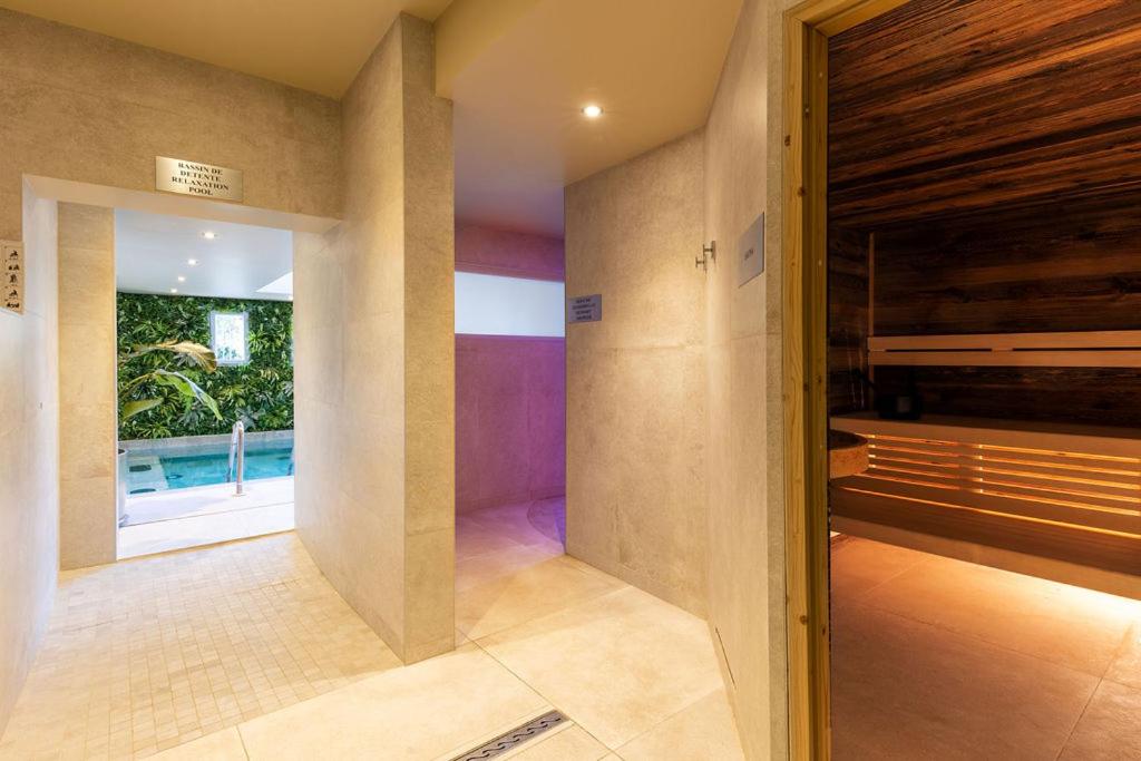 Salle de bains dans l'établissement Best Western Hotel & SPA Coeur De Cassis