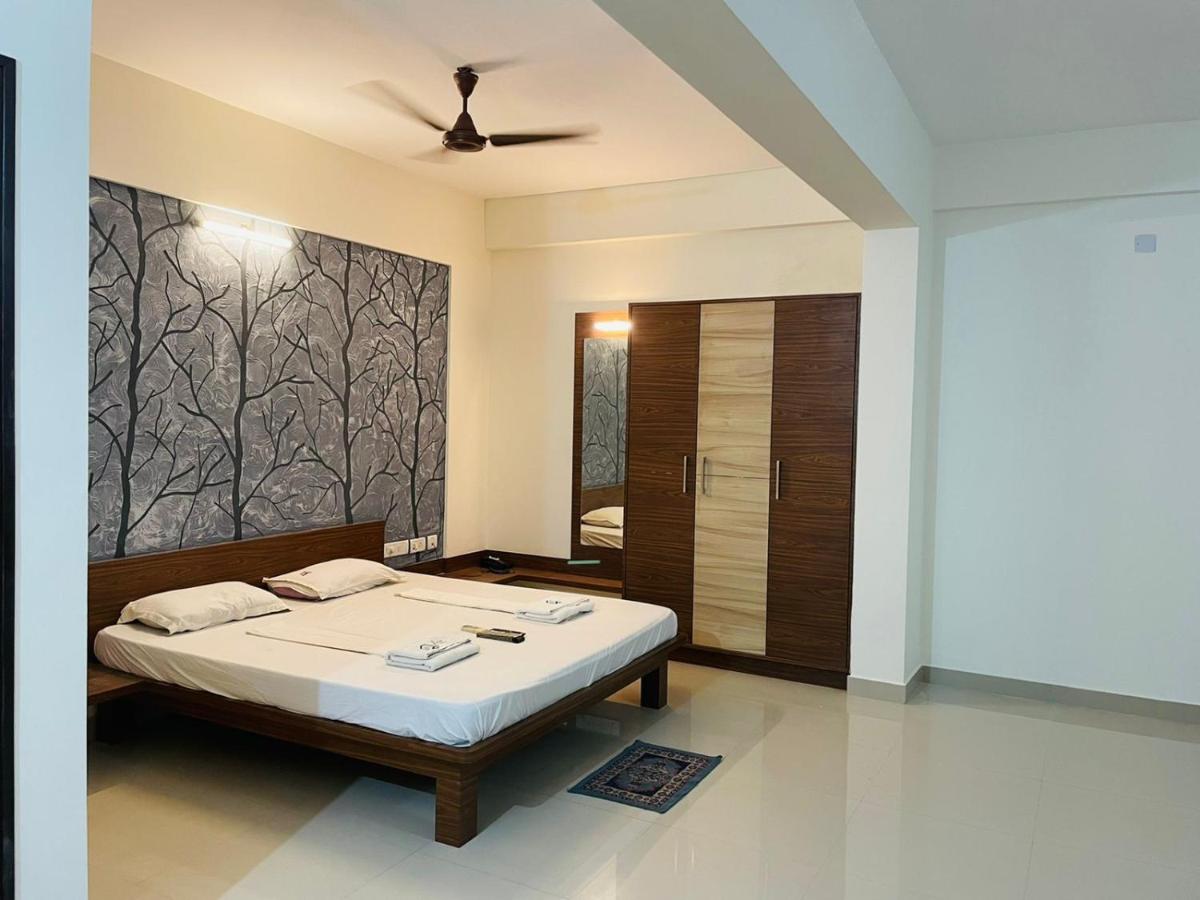 Hotel Radha - Housity