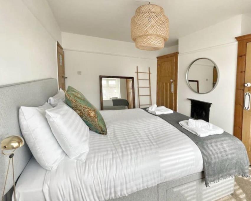 Home away from Home - Broadstairs beautiful family seaside house with garden and parking - Housity
