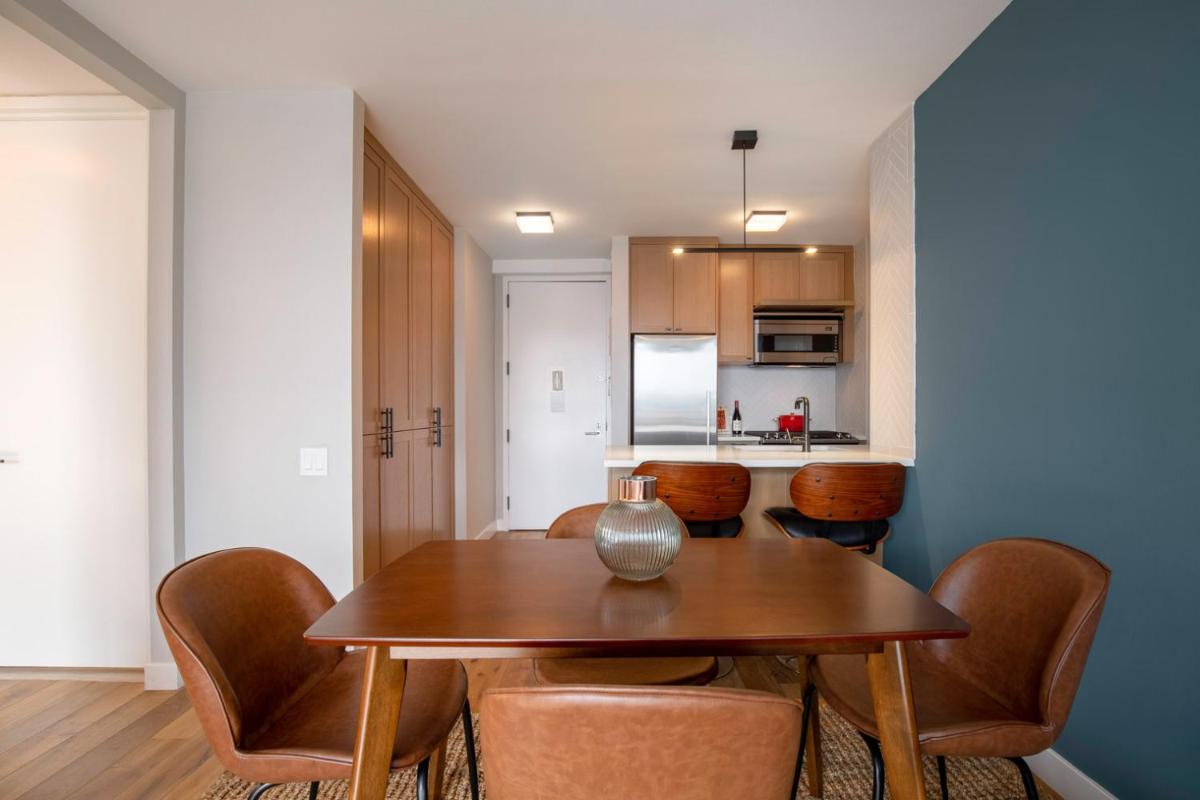 Hells Kitchen 1BR w Gym Doorman Lounge NYC-249 - Housity