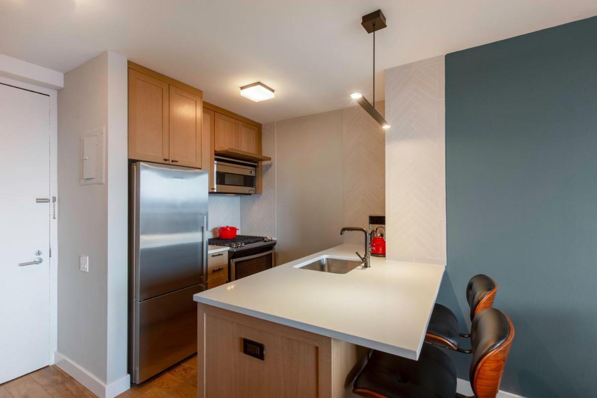 Hells Kitchen 1BR w Gym Doorman Lounge NYC-249 - Housity