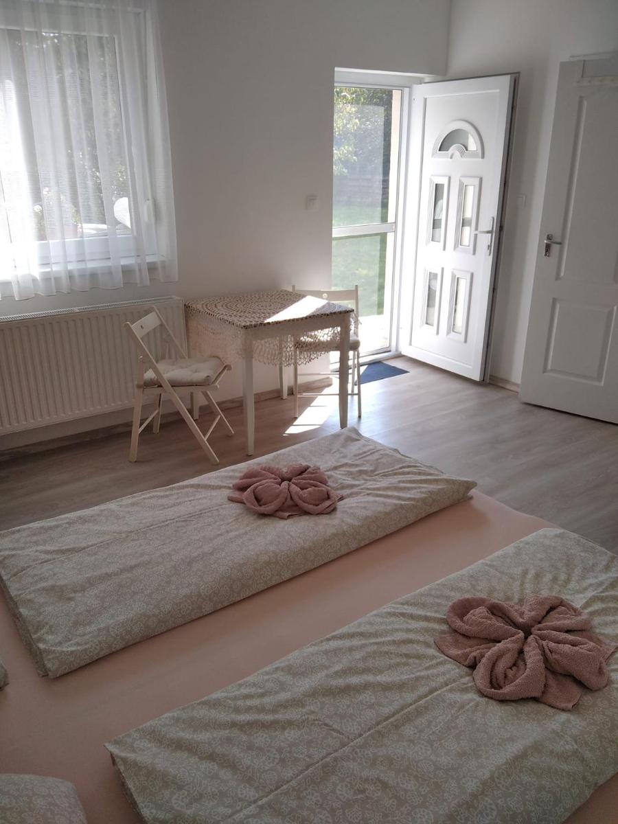 EszE Vendégszoba - Housity