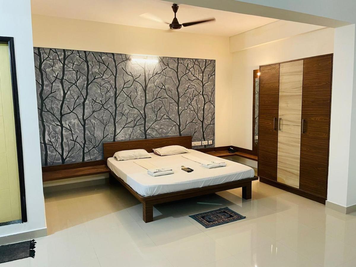 Hotel Radha - Housity