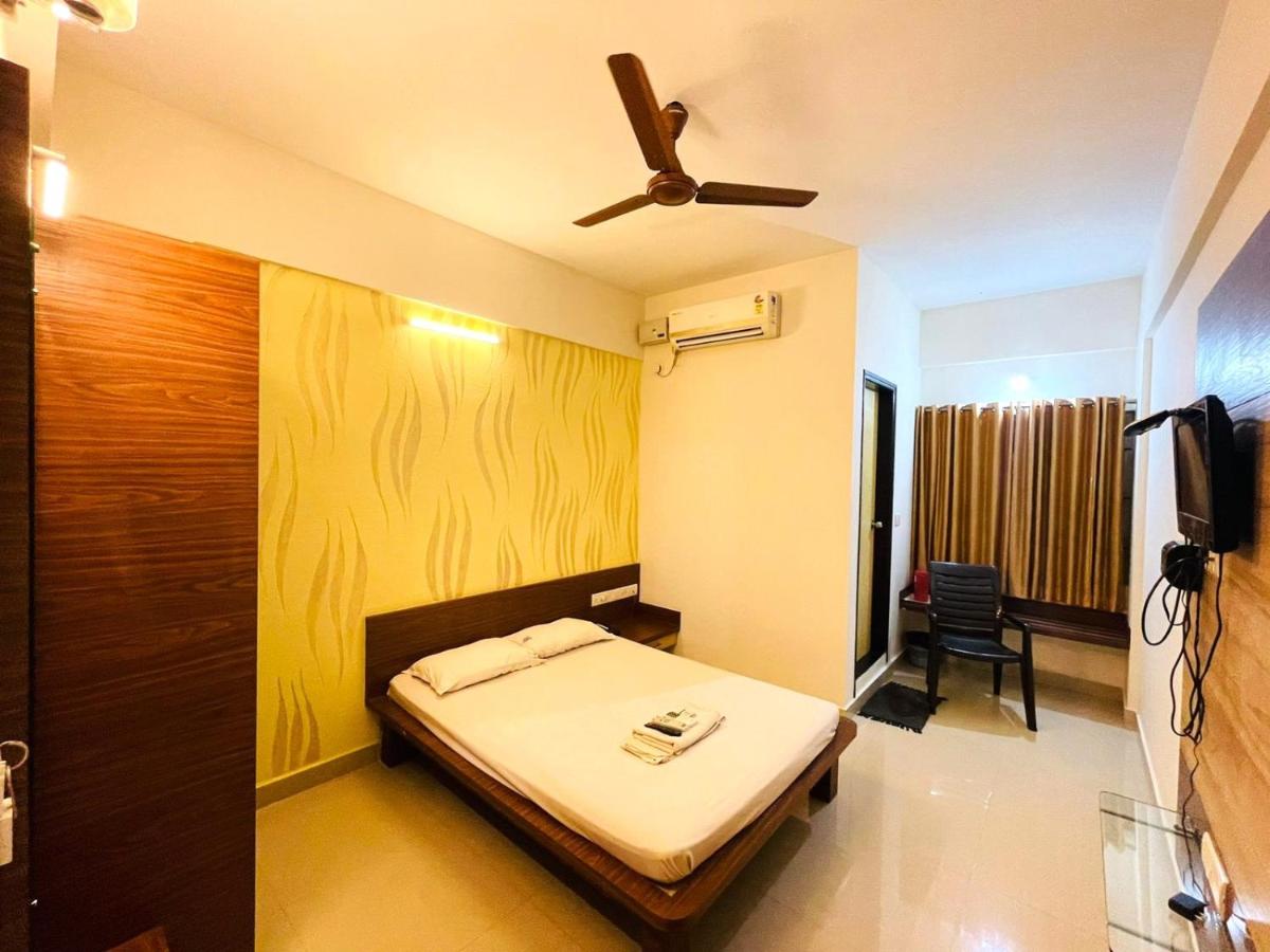 Hotel Radha - Housity