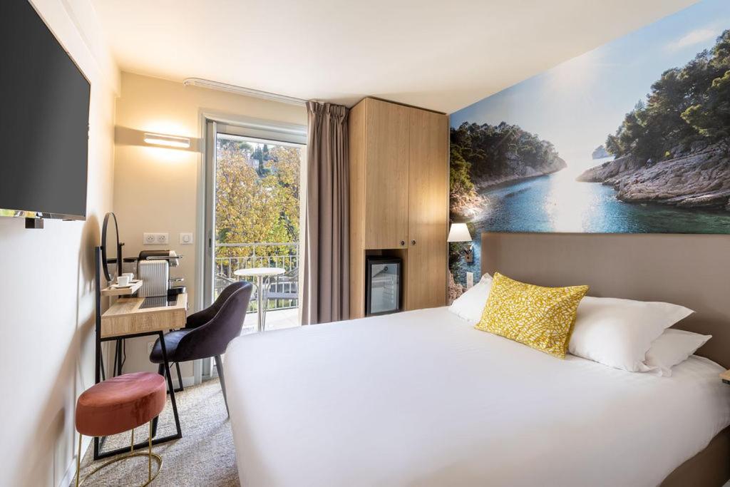 Un ou plusieurs lits dans un hébergement de l'établissement Best Western Hotel & SPA Coeur De Cassis
