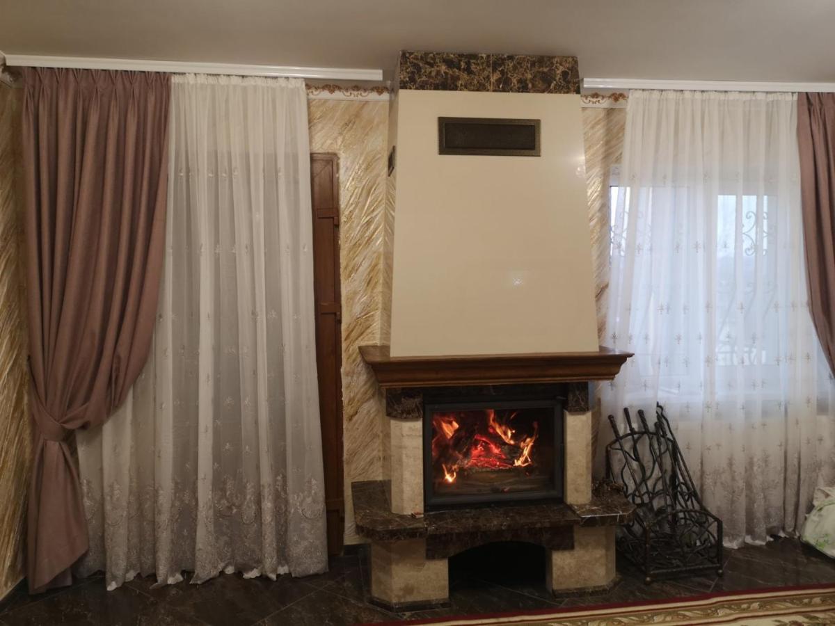 Golden Rose House - Housity